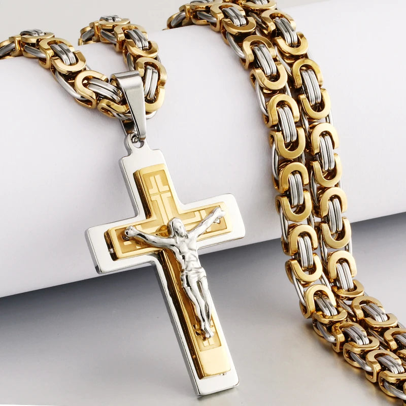 Collana Crocifisso oro e argento con catena bizantina