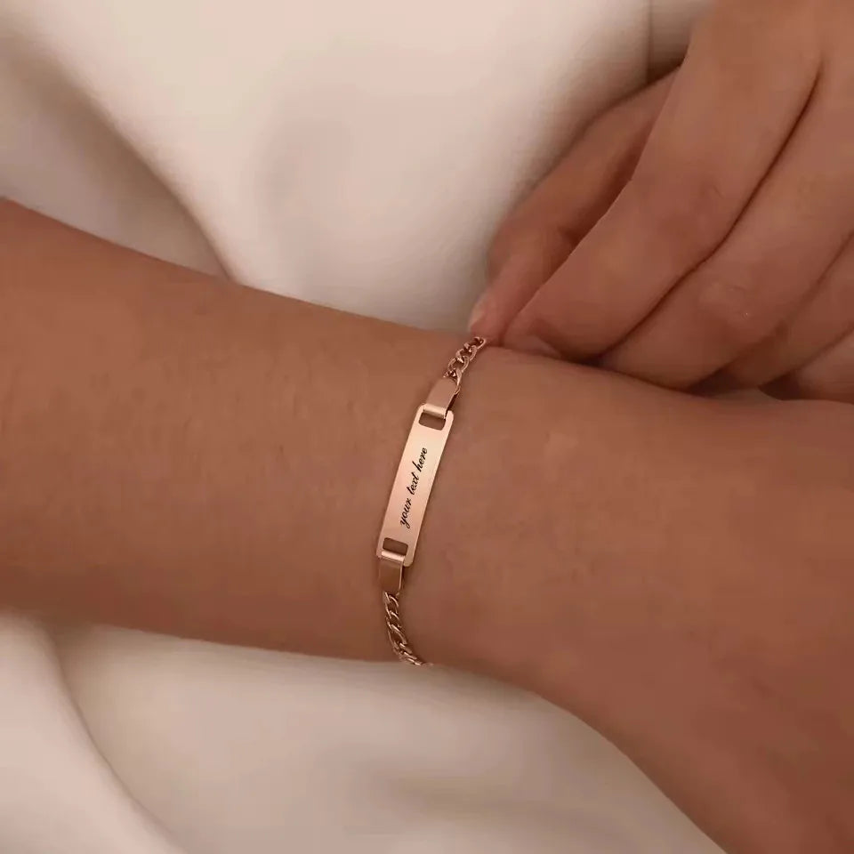 Bracciale con Incisione indossato al polso