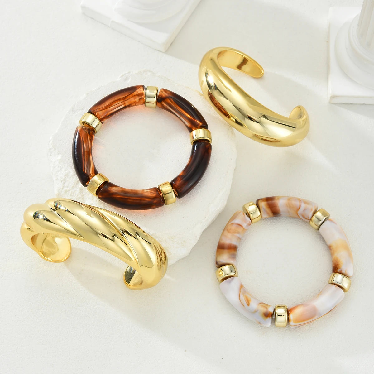 Set di quattro bracciali vintage
